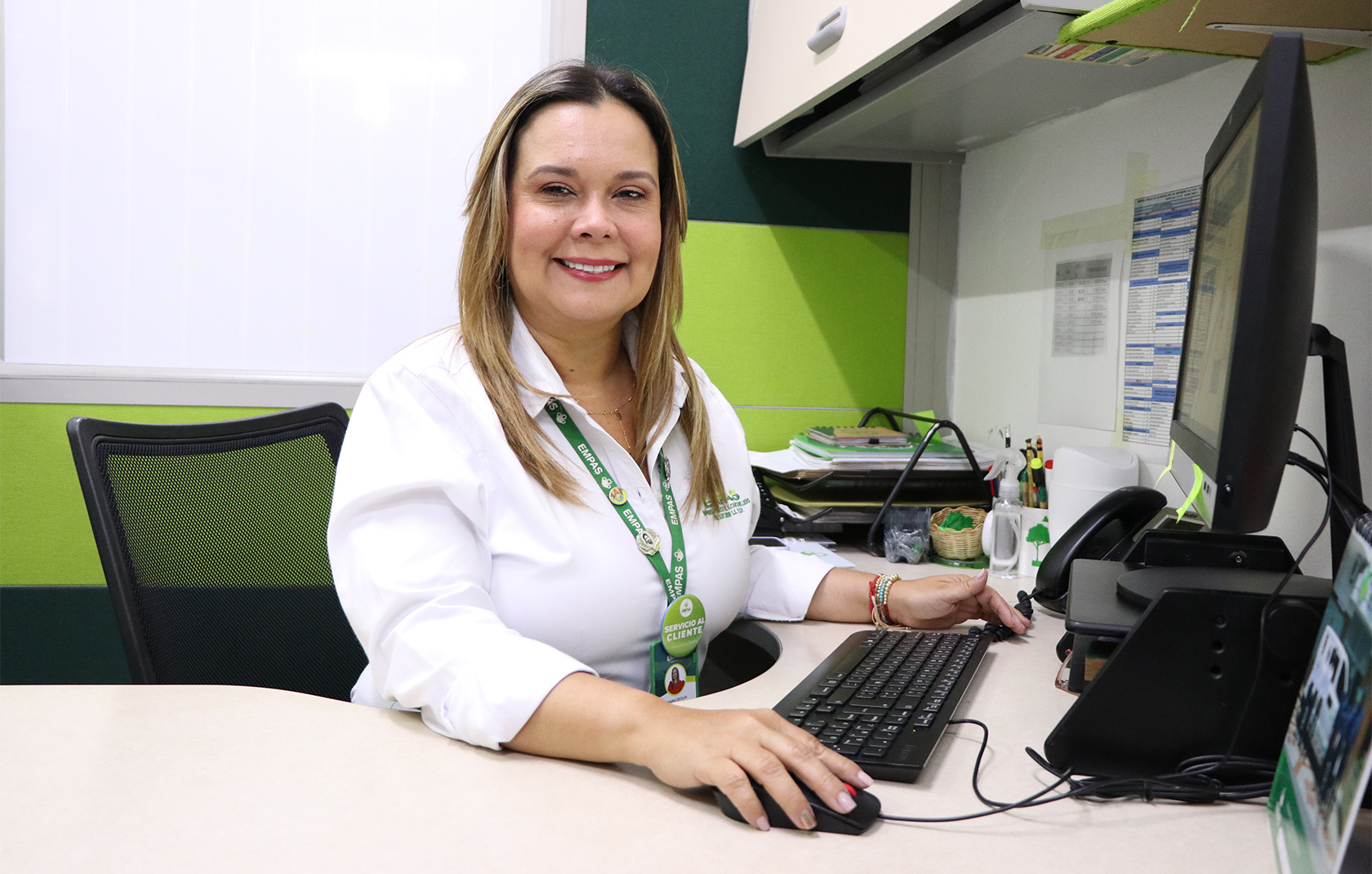 asesora-EMPAS-en-la-oficina