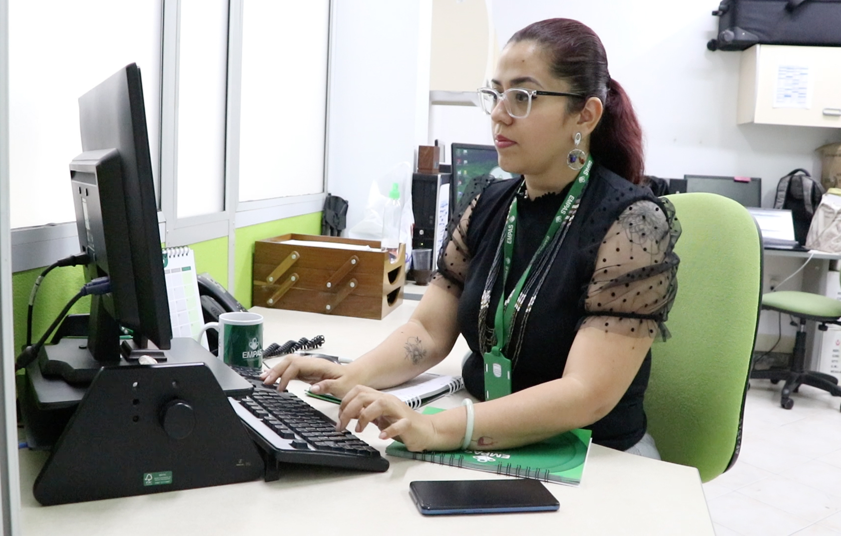 secretaria-computador-EMPAS
